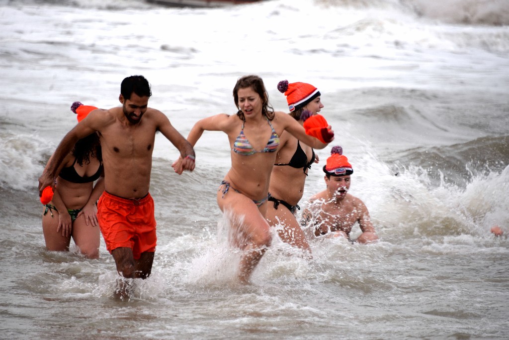 ../Images/Nieuwjaarsduik Nederzandt 2018 105.jpg